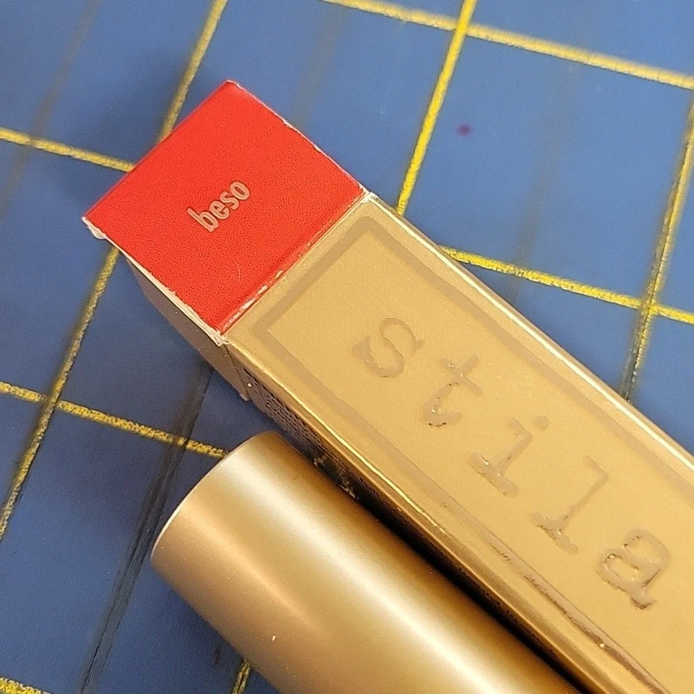 Stila Beso Red Liquid Lipstick Makeup New In Box